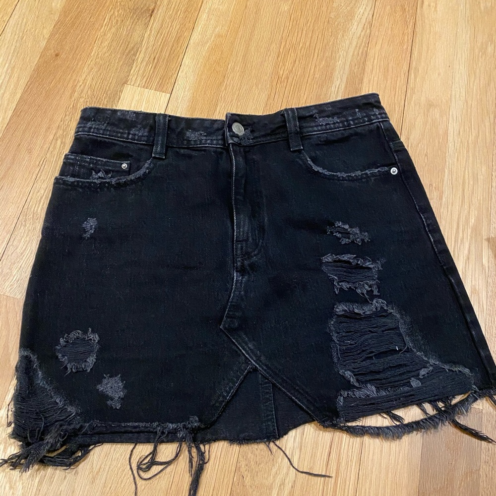 Zara black denim jean skirt. Size XS.